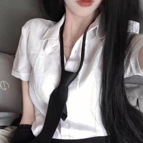 阳台上的女人们